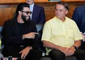 Bolsonaro deu a Gusttavo Lima sigilo de 100 anos em cachê da Mega da Virada