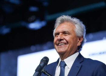 Ronaldo Caiado pode receber alta nesta quarta-feira, 14