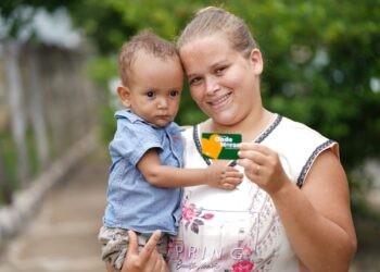 Governo de Goiás entrega cartões do Aluguel Social em Jussara e Caldas Novas