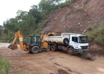 Goinfra realiza reparos em rodovias atingidas pela chuva no nordeste de Goiás