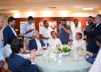 Caiado celebra avanços em Goiás durante encontro com deputados da 19ª legislatura
