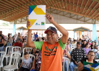 Quase mil famílias recebem cartões do Aluguel Social e escrituras em Rio Verde
