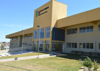 Pais de alunos do IFG em Senador Canedo reclamam da falta de mobilidade