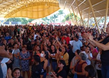 Servidores da educação paralisam em Senador Canedo
