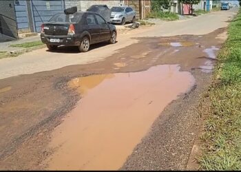 Moradores do Residencial Prado em Senador Canedo reclamam dos buracos nas ruas