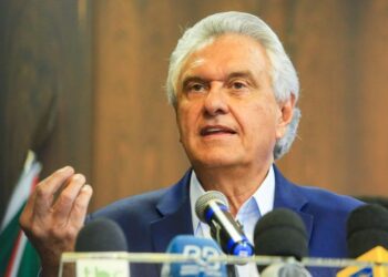 Caiado sanciona data-base do funcionalismo público estadual e novo piso salarial dos professores