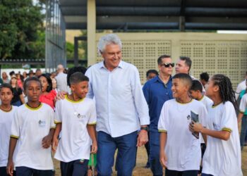 Caiado inaugura escola padrão Século XXI em Teresina de Goiás