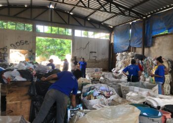 Retomada participa com debate sobre reciclagem e cursos profissionalizantes no Fica