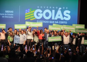 Alfabetização: Caiado entrega prêmio a 150 escolas que se destacaram no AlfaMais