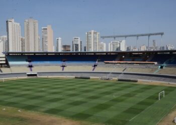 Governo publica edital para licitar iluminação do Estádio Serra Dourada