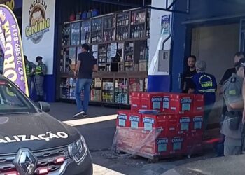 Policia Militar juntamente com a DECAR apreendem mercadorias sem nota fiscal em Senador Canedo