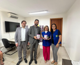 Administração entrega 300 latas de suplemento alimentar à OVG