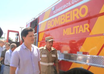 Corpo de Bombeiros de Jataí recebe caminhão de combate a incêndio florestal