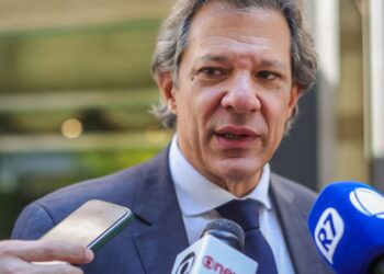 Haddad confirma envio de PEC sobre revisão de gastos
