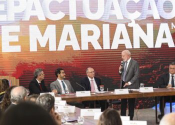 Tragédia de Mariana: governo e mineradoras assinam pacto de R$ 132 bi