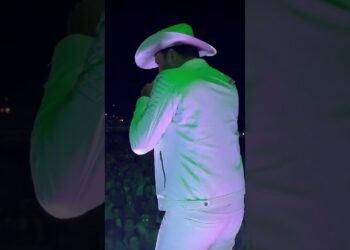 Um pouquinho do show! #sertanejo #padrealessandrocampos #musica #transmitimosesperanca #aovivo