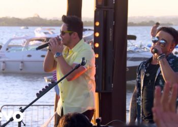 Matheus & Kauan – A Rosa E O Beija-Flor – Na Praia Ao Vivo