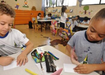Brasil aumenta investimento público em ensino