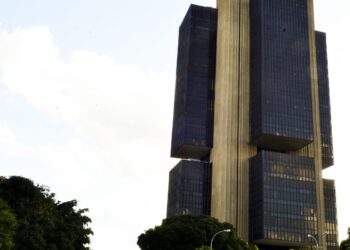 Em semana de Copom, mercado eleva previsões para taxa de juros