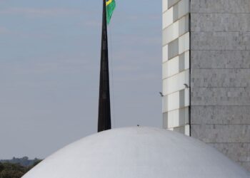 Bets são cassinos instalados dentro das casas, diz presidente da CPI