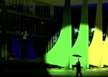Vídeo mostra responsável de ataque ao STF perto da equipe da TV Brasil