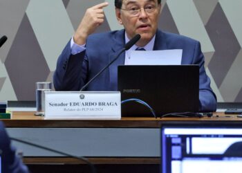 Reforma tributária com novo impacto no IVA é lida na CCJ do Senado