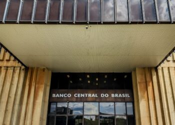 Copom eleva juros básicos da economia para 12,25% ao ano
