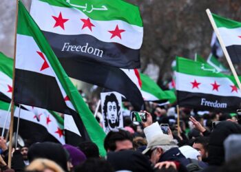 Síria: potências estrangeiras apoiaram 13 anos de guerra contra Assad