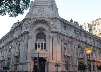 Performance no ato AI-5 Nunca Mais reforça memória contra ditadura