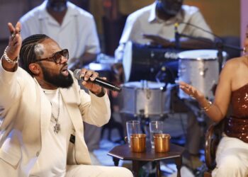TV Brasil: Xande de Pilares canta sucessos no Samba na Gamboa