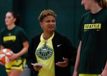 Conectada com o Brasil, Pokey Chatman almeja nova onda no basquete