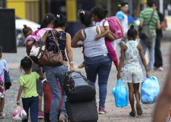 Caminhos da Reportagem mostra situação de imigrantes no país