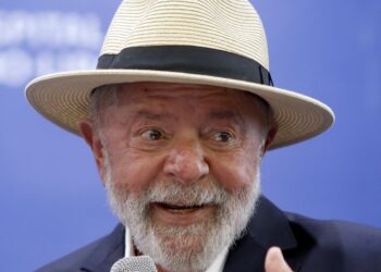 Após alta hospitalar, Lula diz que está tranquilo e vai se cuidar