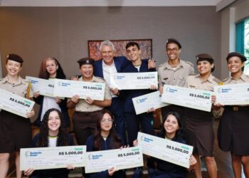 Prêmio Redação Enem contempla estudantes e professores da rede estadual de ensino