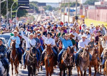 Cavalgada abre a 78ª Exposição Agropecuária de Goiás