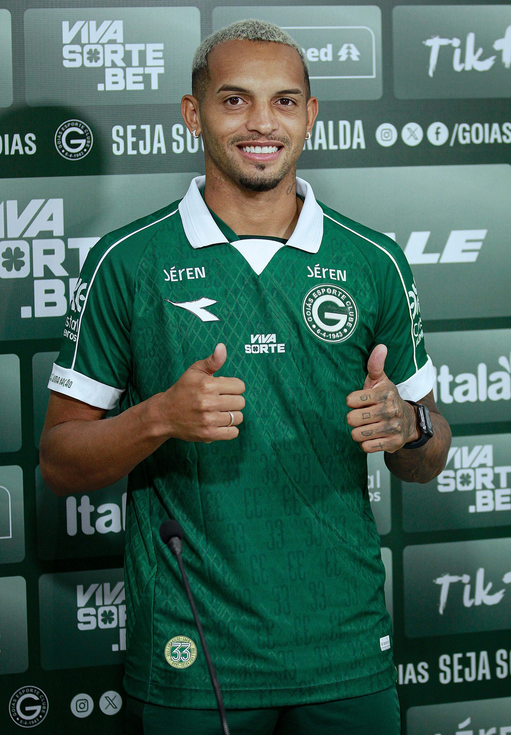 Felipe Clemente diz que peso da camisa motivou escolha pelo Goiás