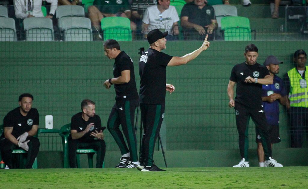 Mozart solta frase forte e surpreende torcida do Goiás