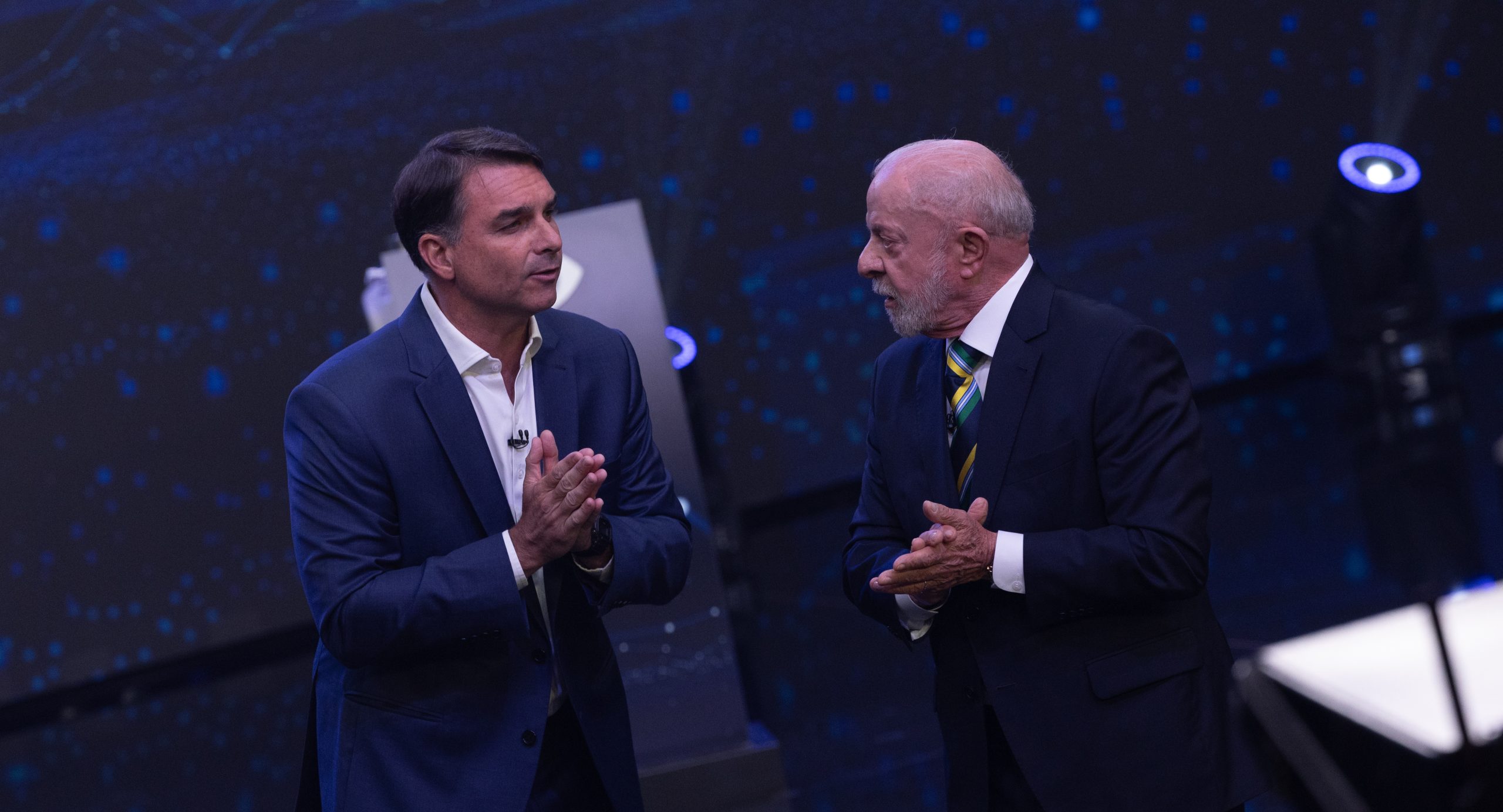 Lula usa último programa para atacar Flávio, e rival aposta em sertanejos e oração