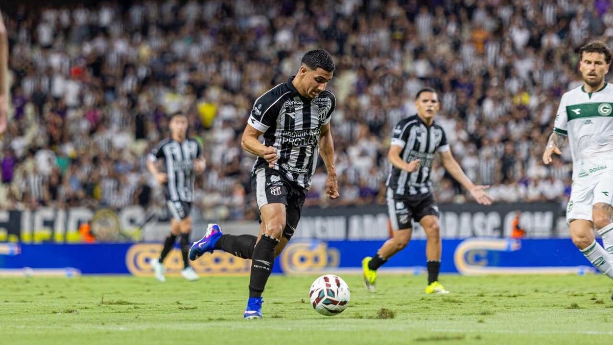 Goiás castiga nos acréscimos, supera Ceará e mantém sonho do G6 na Série B
