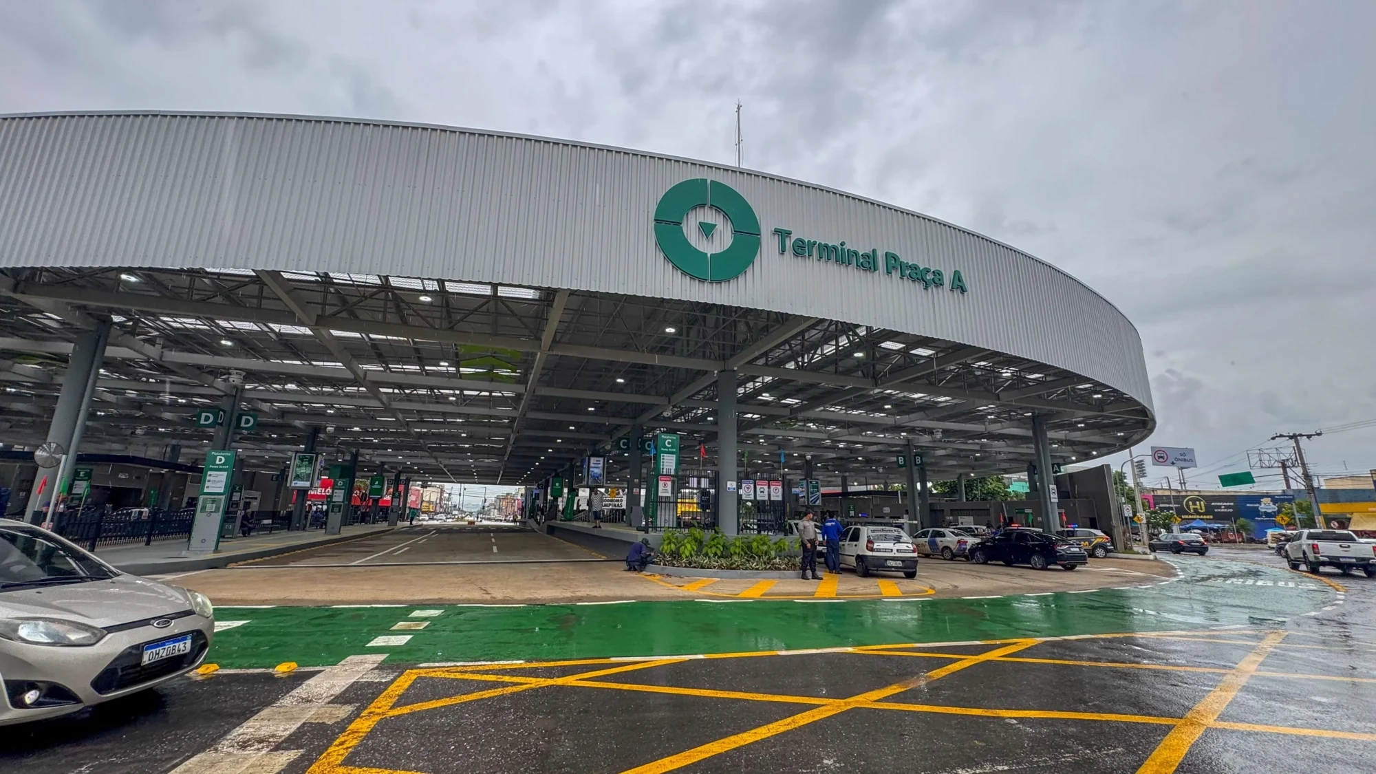 Terminal Praça A – Atlético Clube Goianiense: novo nome divide opiniões entre passageiros