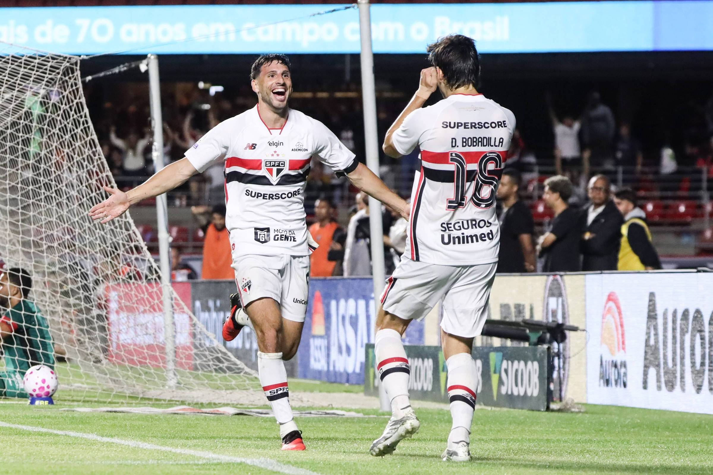 Lucas Moura volta Calleri marca 2 e São Paulo bate Vitória – 10/10/2026 – Esporte