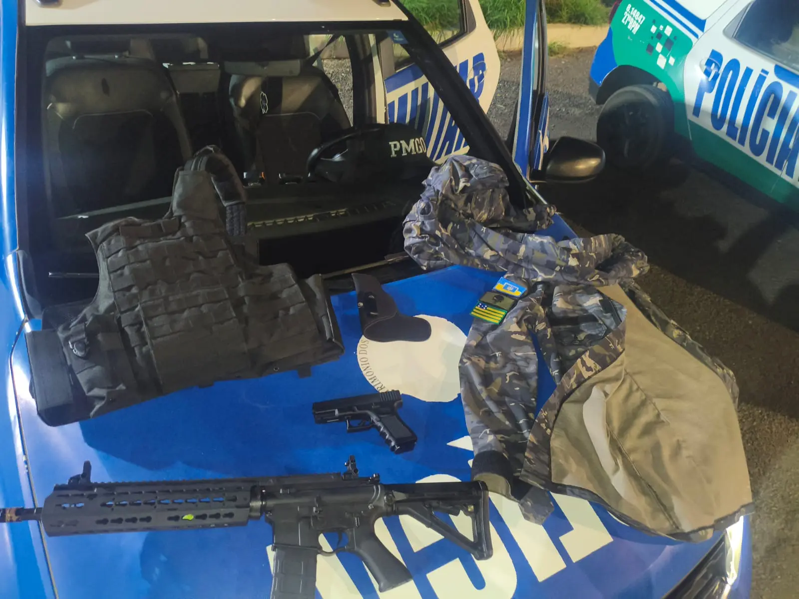 Homem é detido após ameaçar vizinhos com armas de airsoft e se passar por policial em Senador Canedo