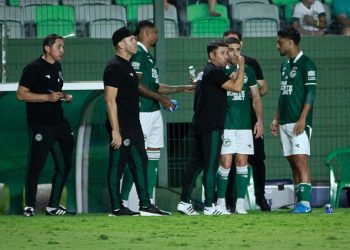 Goiás conquista vitória e volta a sonhar com acesso com Mozart