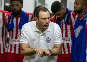 Pivetti critica arbitragem após derrota do Náutico para o Vila Nova: “queremos justiça”