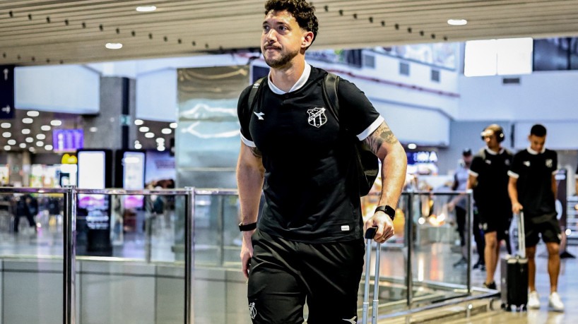 Caíque França deverá ser titular contra Goiás