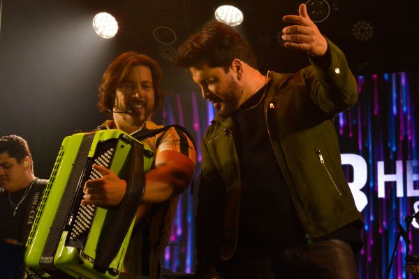 Henrique & Ruan grava DVD em Brasília com participações especiais