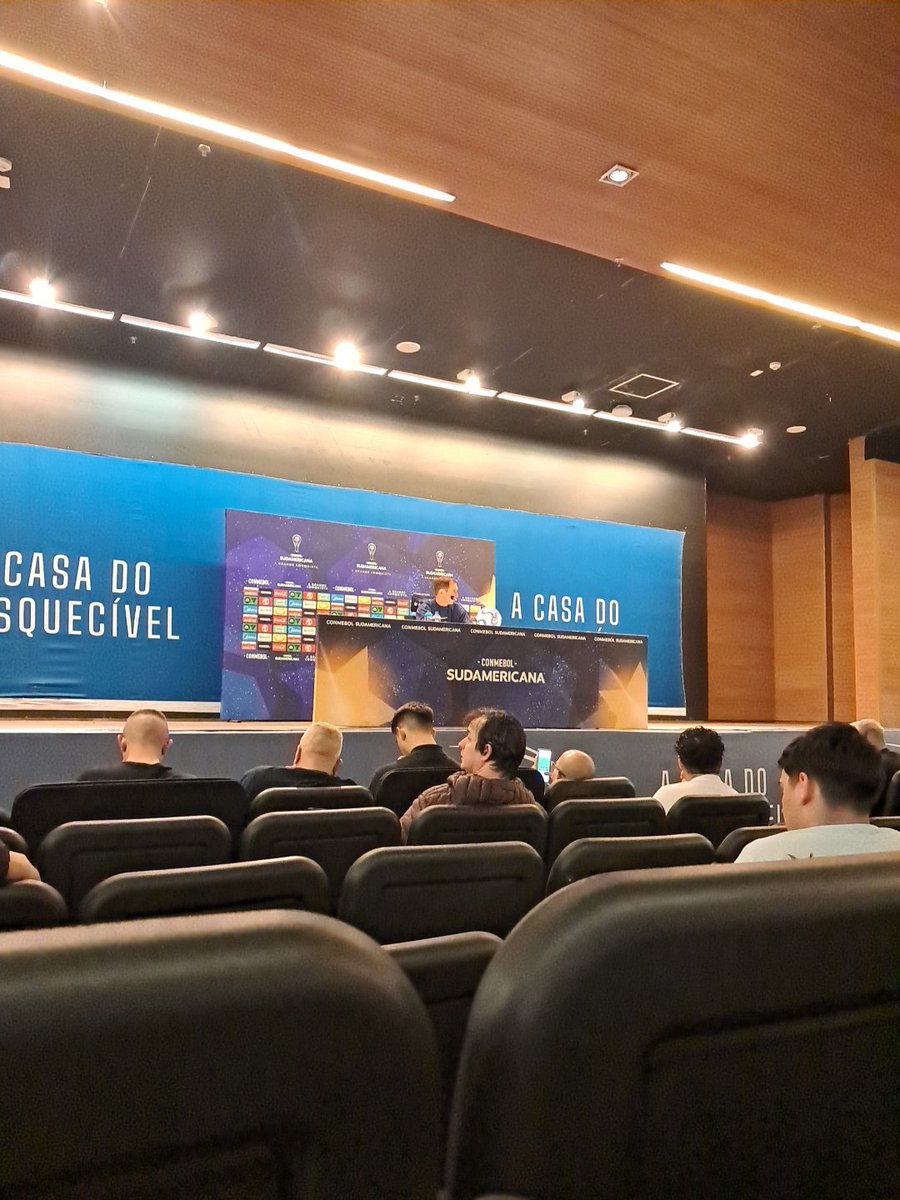 Técnico do Boca diz que provocações de jogadores do Vasco foram enviadas ao elenco argentino