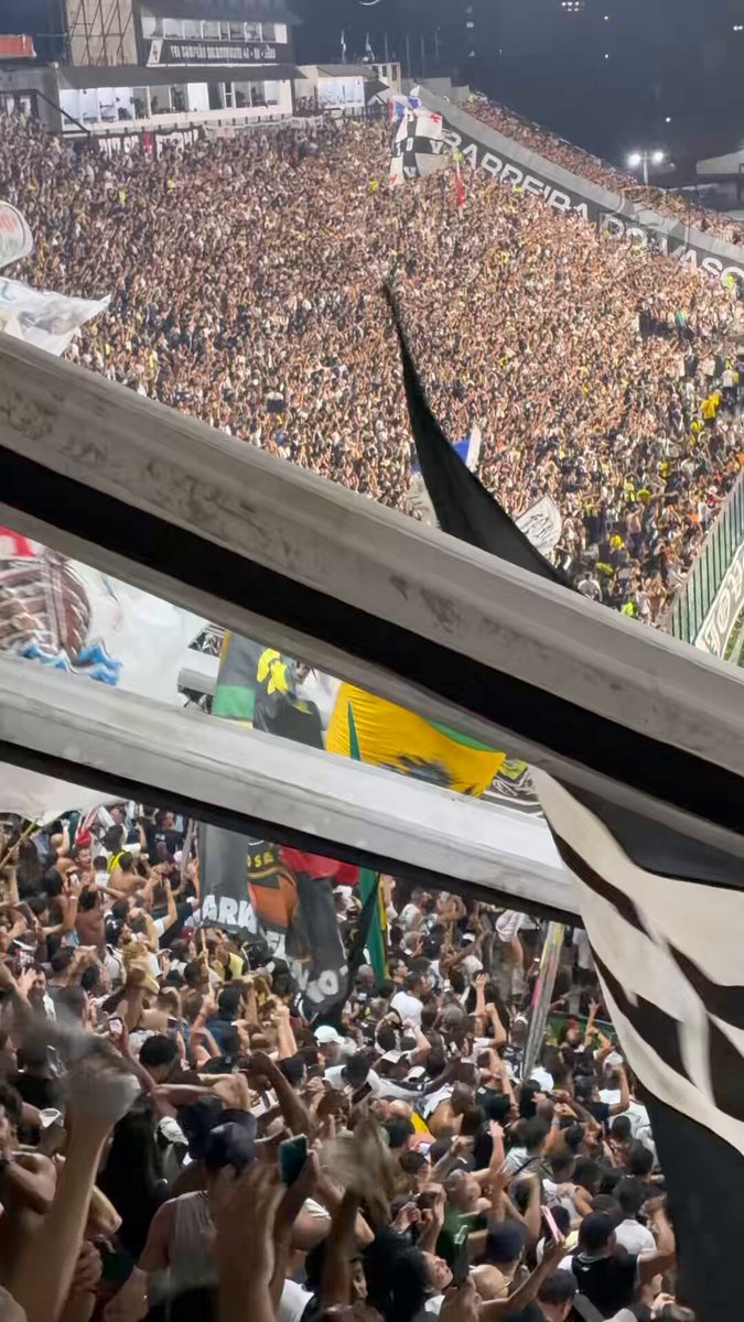 Vasco posta vídeo da festa da torcida na arquibancada de São Januário; veja