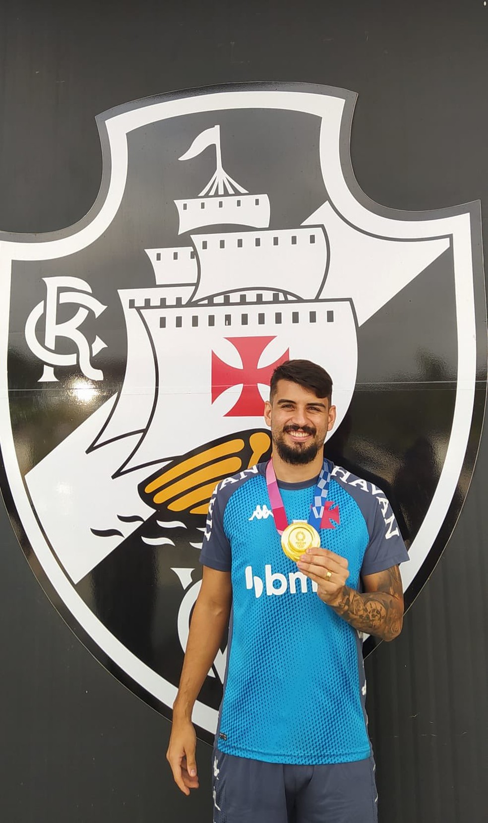 Santa Cruz negocia com o zagueiro Ricardo Graça, cria do Vasco
