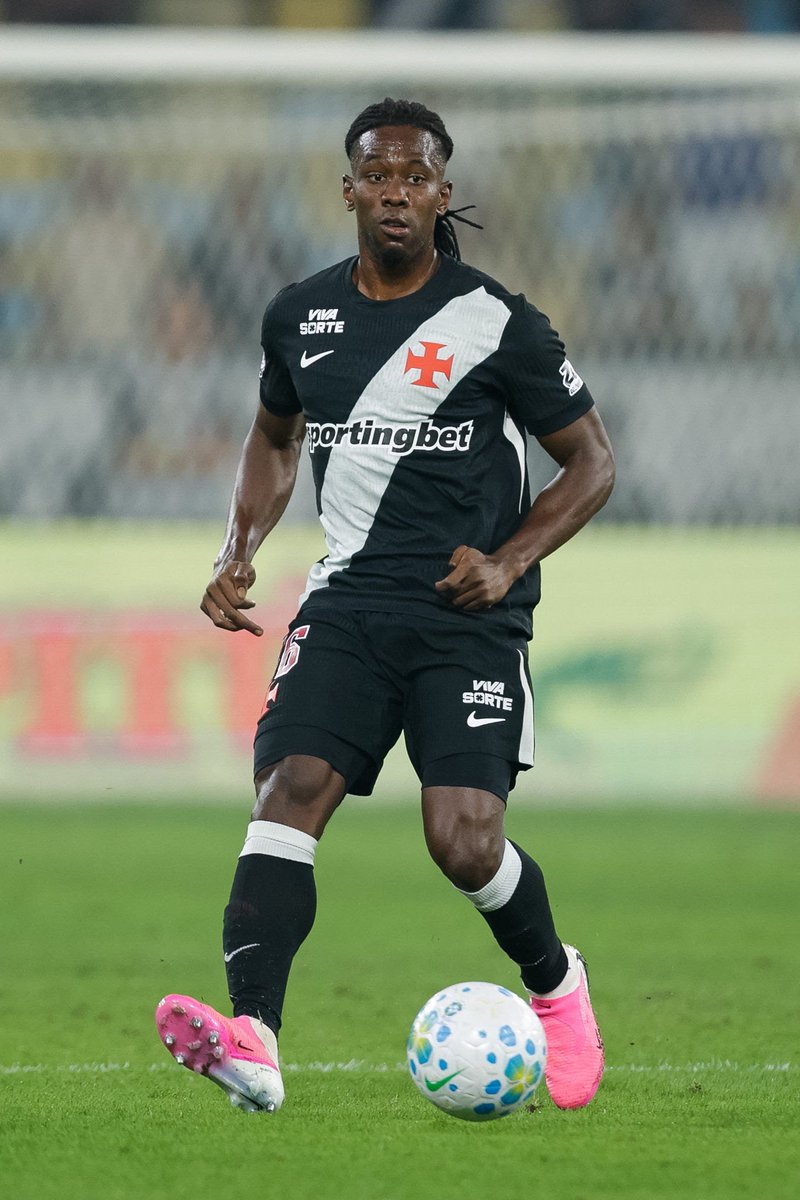 Vasco negocia com o Galatasaray alternativas para manter Cuesta no elenco